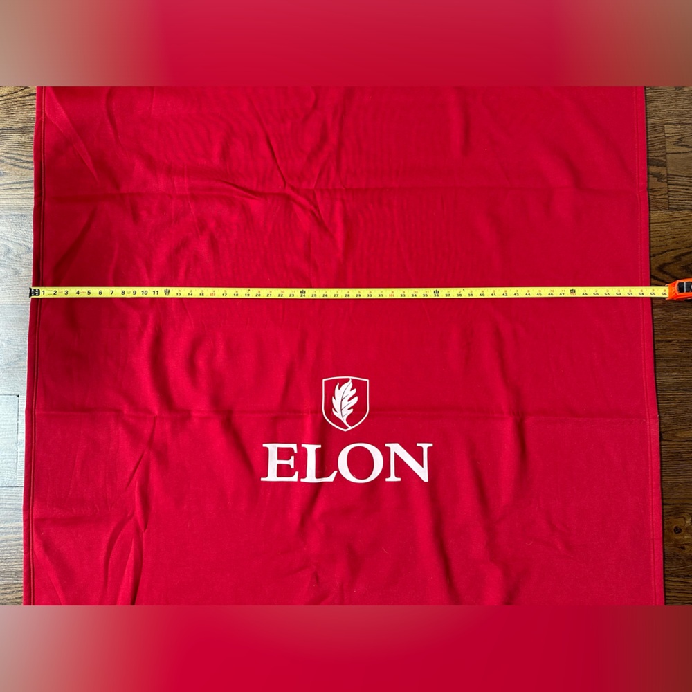 Dark red Elon University blanket, 6Ft 8.5In length and 4Ft 7In width - Picture 7 of 8